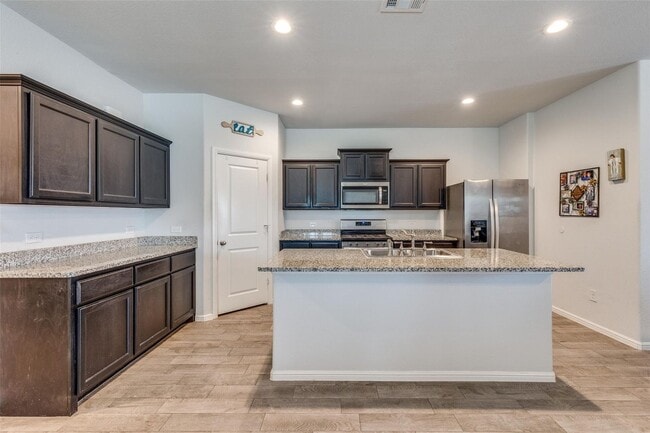 Building Photo - 5 Bedrooms, Corner Lot, Total Showstopper!