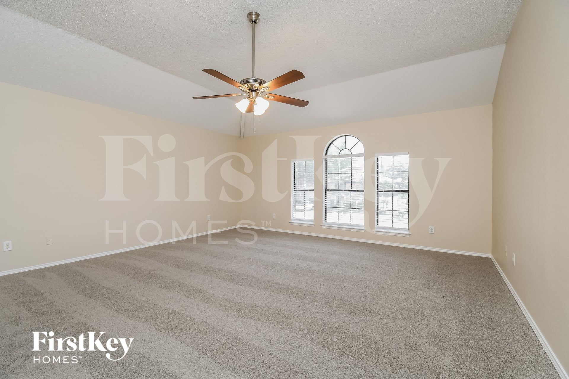 Building Photo - 905 Shady Brook Ln