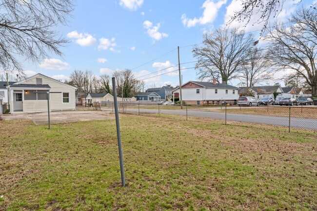 Building Photo - Trek Rentals