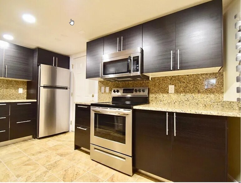 Building Photo - 73 Thatcher St