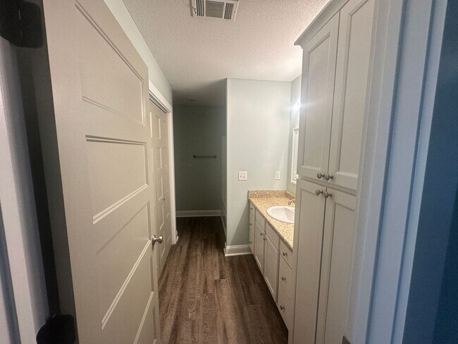 Building Photo - 2 Bedroom 1 Bath  Duplex in Hahira