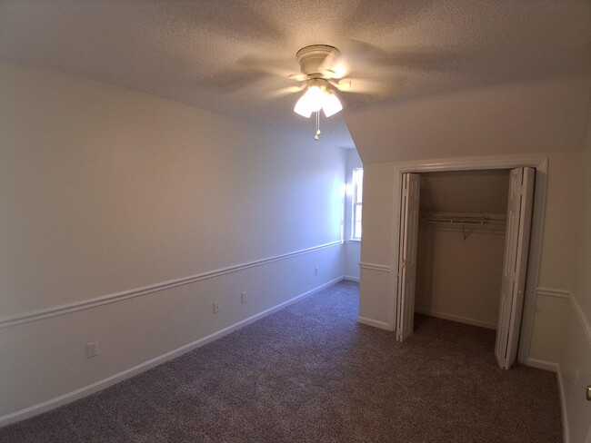 Building Photo - 885 Bit Ct