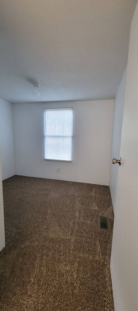 Building Photo - Ready to Move in