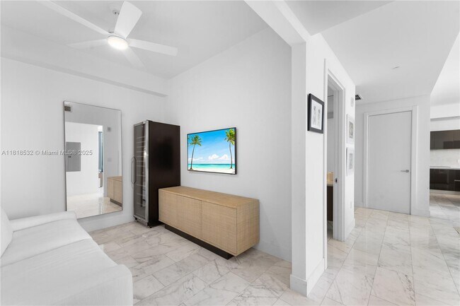 Building Photo - 1451 Brickell Ave