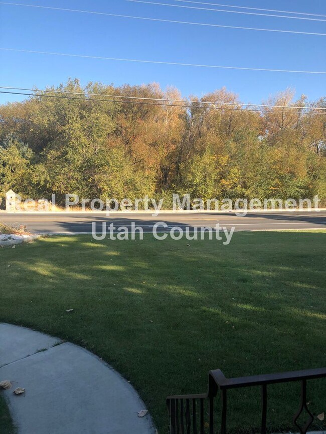 Building Photo - Spacious Lehi Home