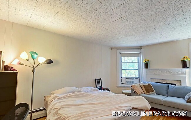 Building Photo - 1071 Beacon St