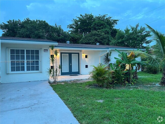 Building Photo - 4337 SW 49th St