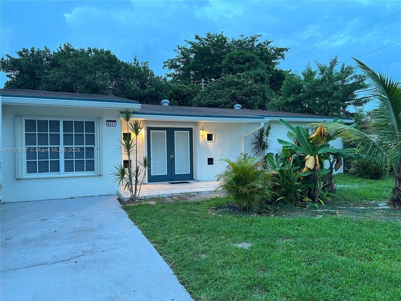 Primary Photo - 4337 SW 49th St