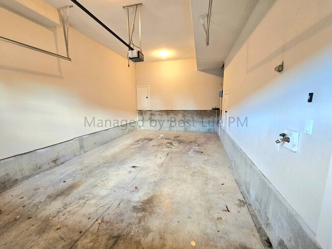 Building Photo - 9994 SE Old Town Ct