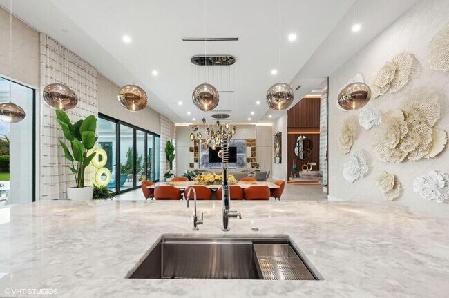 Building Photo - 8533 N Native Dancer Rd