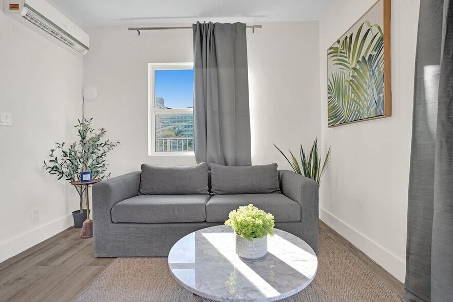 Building Photo - 3020 Seville St