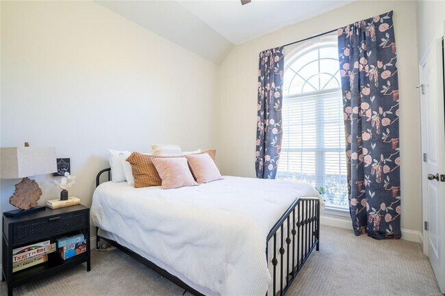 Building Photo - 124 Pine Bark Ct