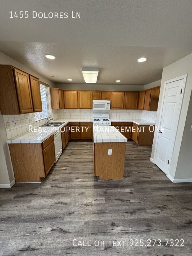 Building Photo - 1455 Dolores Ln