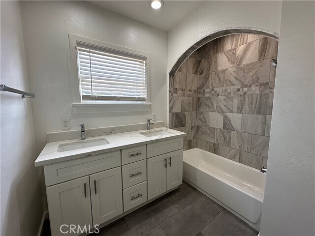 Building Photo - 1054 N Euclid Ave