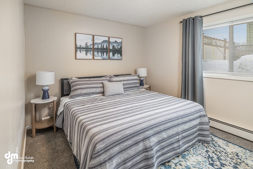 King Bed - 2824 W 42nd Ave