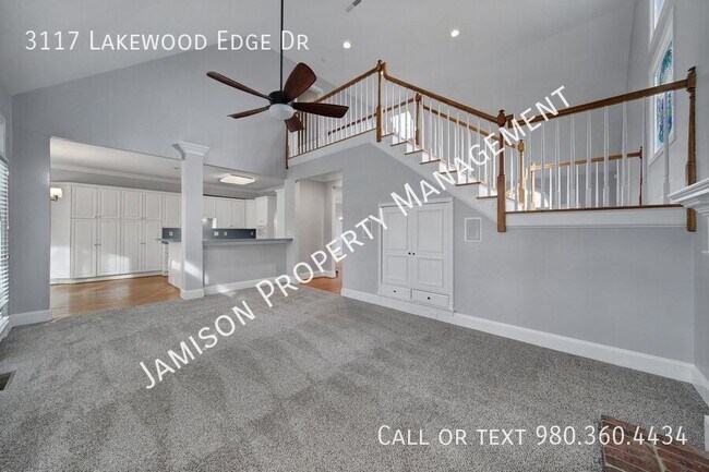 Building Photo - 3117 Lakewood Edge Dr