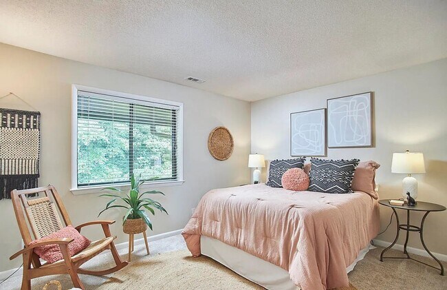 Building Photo - Mid-Century Modern Gem: Renovated 2BR Loft with Pool & Private Patio