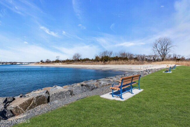 Building Photo - 550 Whiting Ave