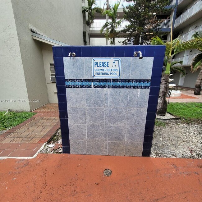 Building Photo - 10090 NW 80th Ct