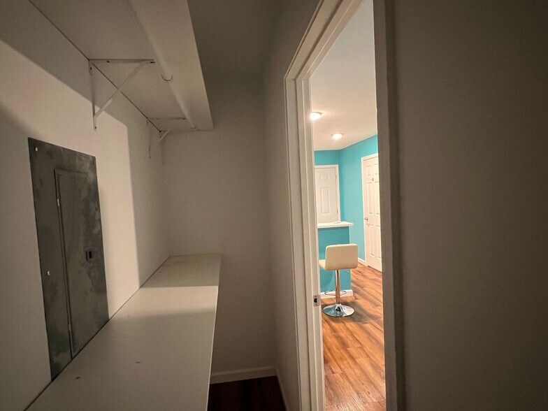 Building Photo - 127 Andoe St