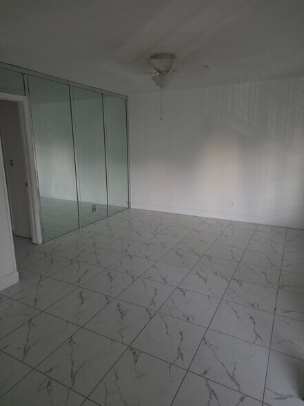 Building Photo - 3870 NE 22nd Way