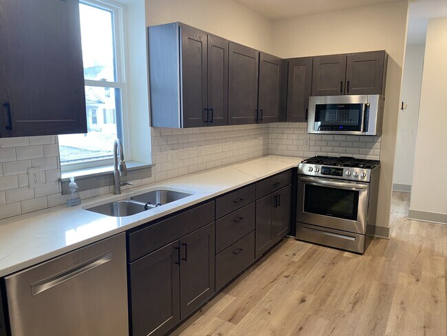 Building Photo - 336 Maple Ave