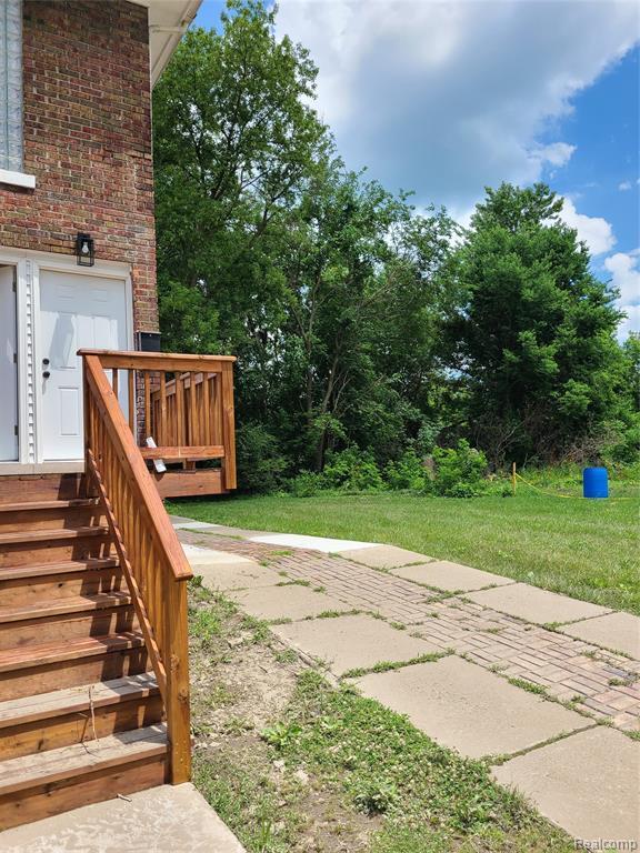 Building Photo - 578 Manistique St