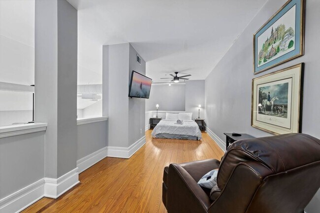 Building Photo - 404 N Laurel Ave