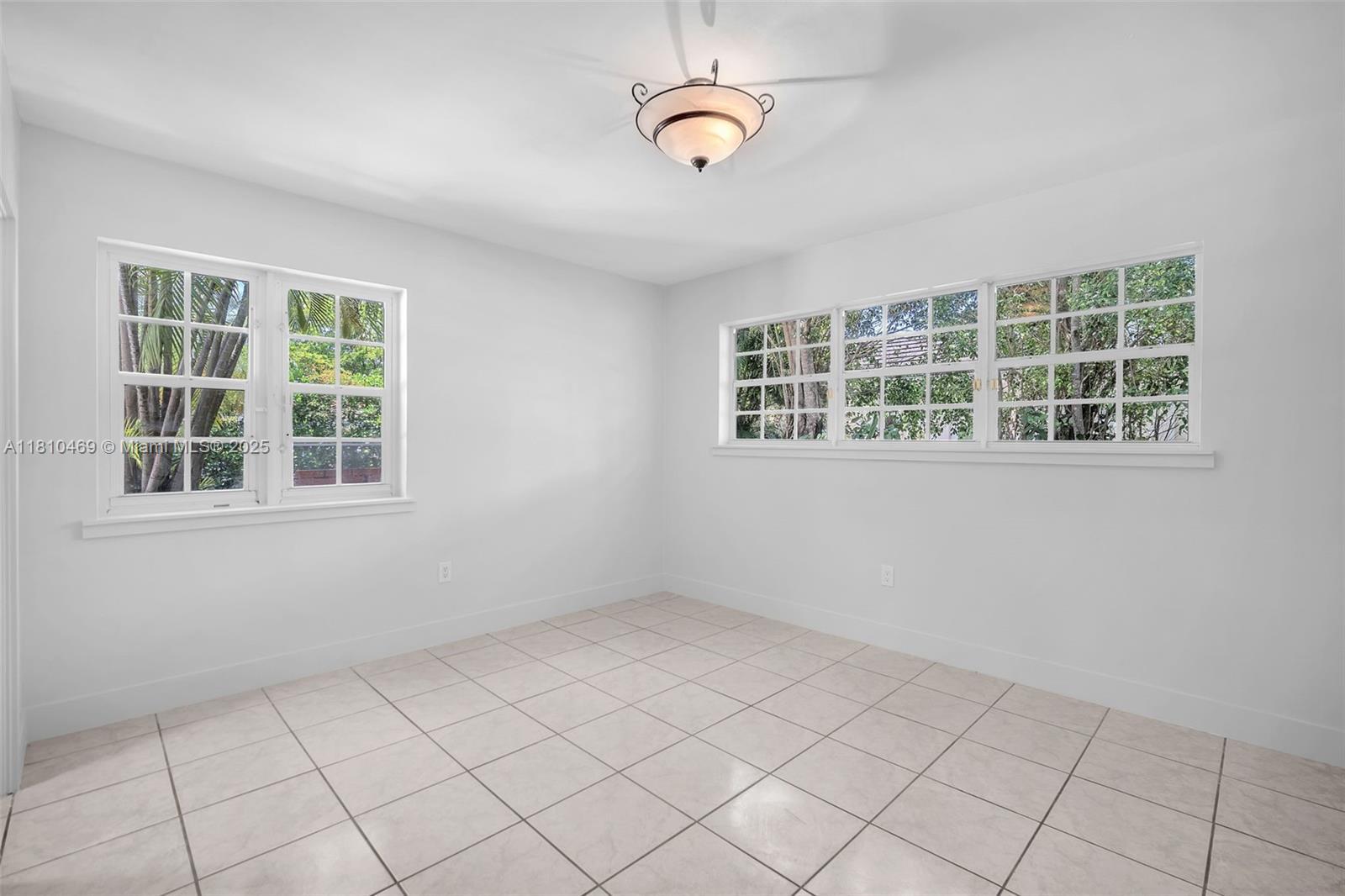 Building Photo - 1525 Trevino Ave
