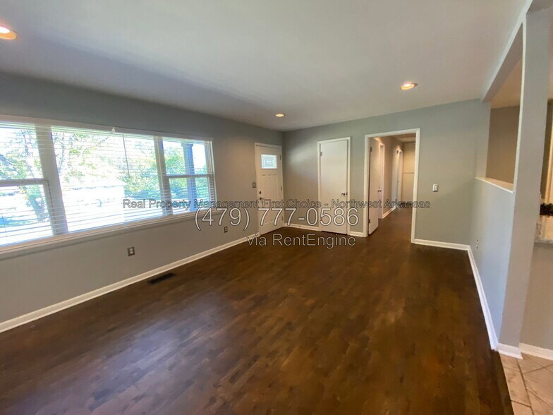 Building Photo - 2831 Strawberry Dr