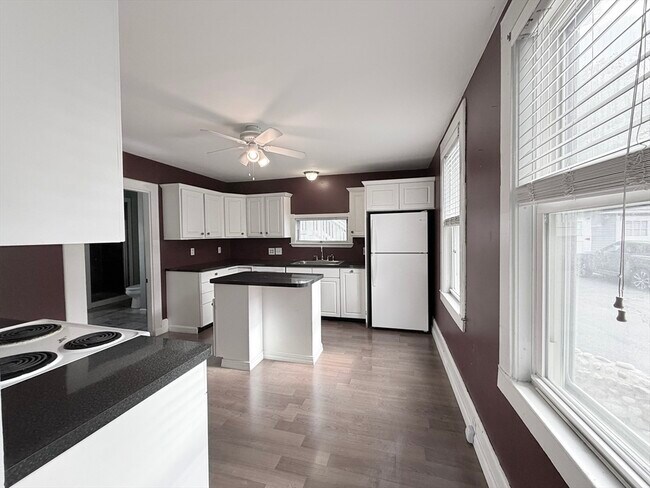 Building Photo - 70 Turnpike St