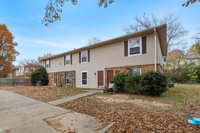 Building Photo - N Betty Jo Dr Fourplex