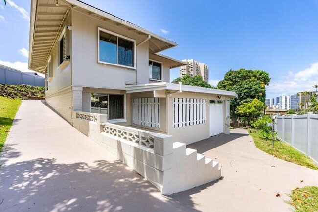 Building Photo - NEWLY Remodeled 4 BED/2 BA Home in Makiki ...