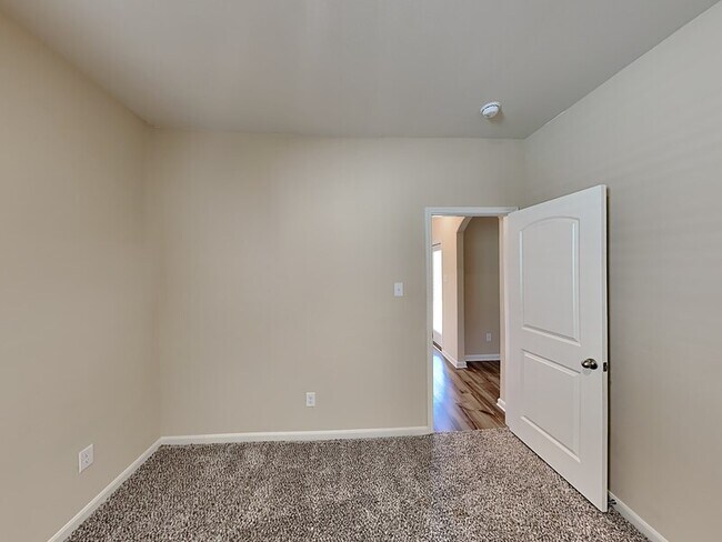 Building Photo - 353 Lowery Oaks Trl