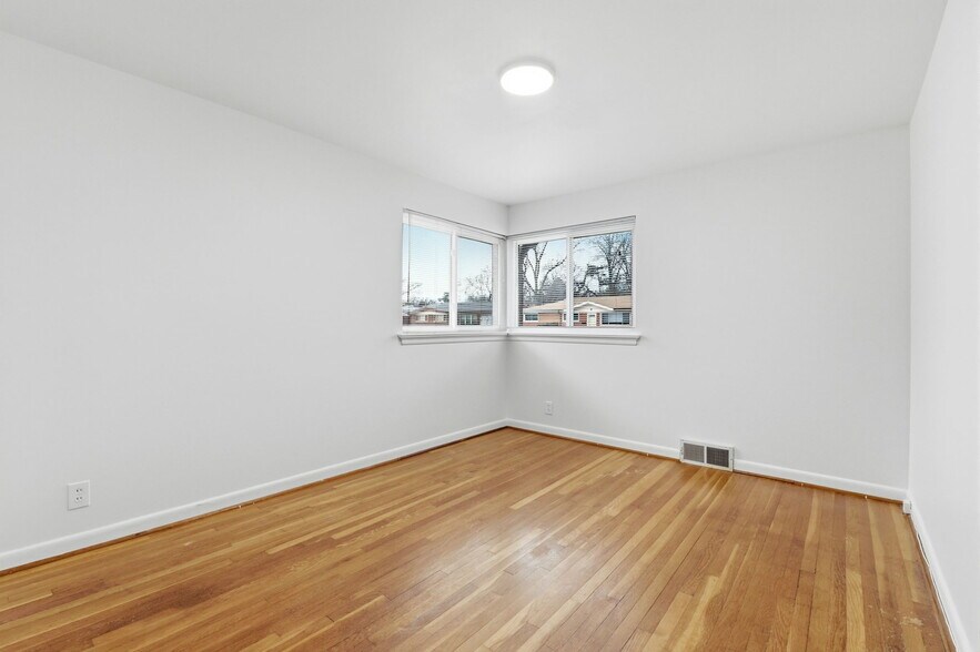 Building Photo - 1152 Burch Ln