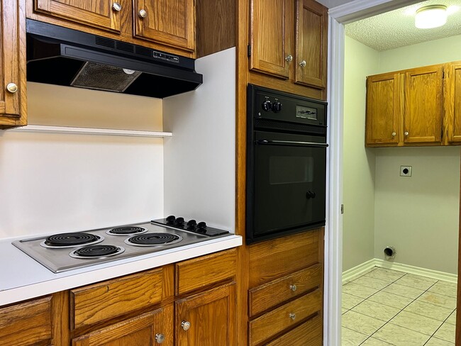 Building Photo - 411 Hickory Rd