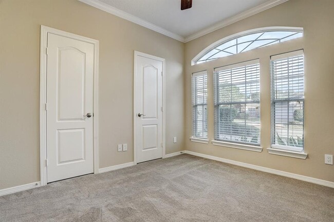Building Photo - 316 Parkwood Village Dr