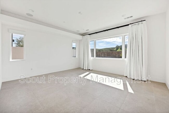 Building Photo - 32195 Daybrook Ter