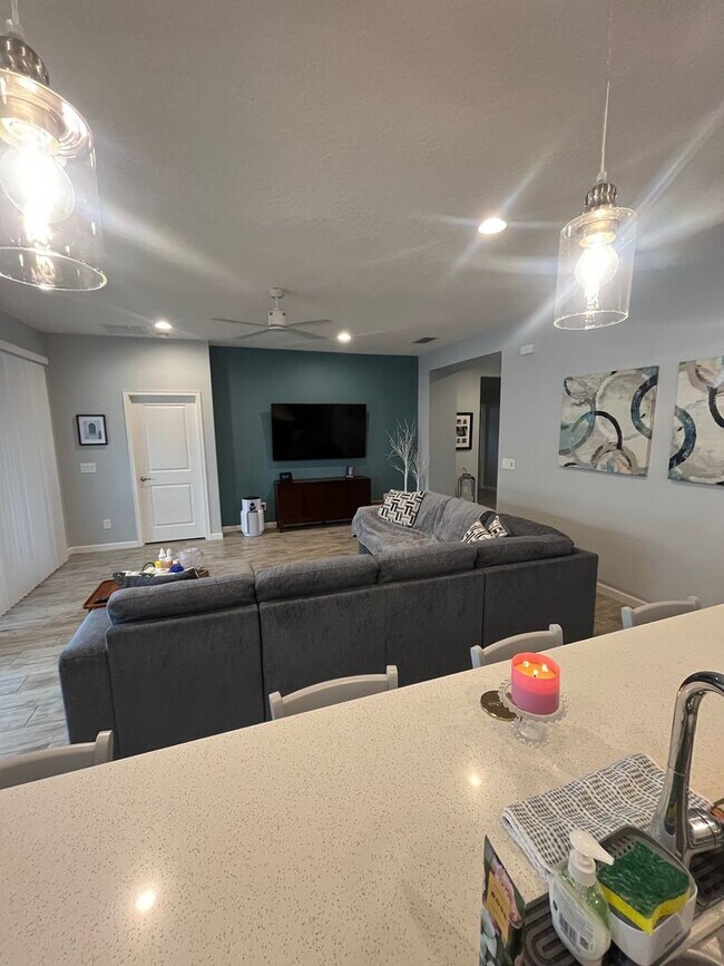 Building Photo - 887 Lady Bird Ln