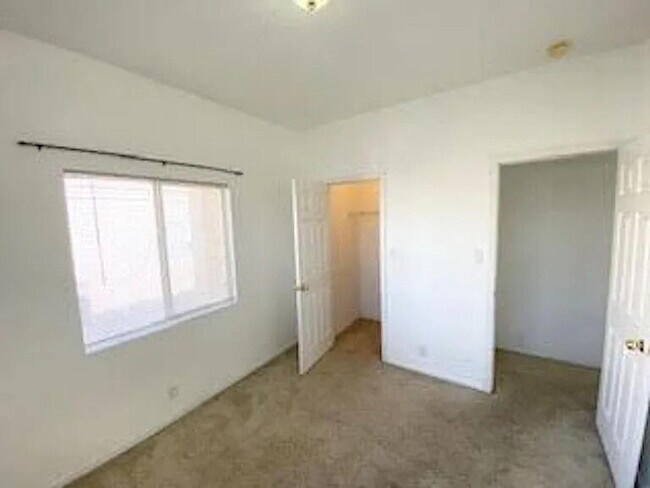 Building Photo - 7176 Husky Dr NE