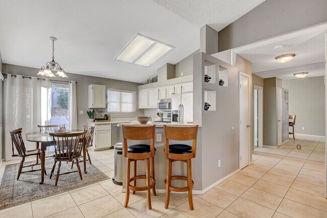Building Photo - Fully Furnished 1-Story Home for Rent in t...