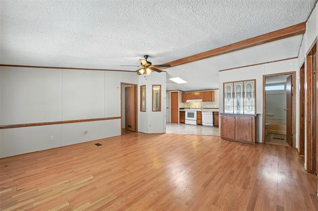 Building Photo - 431 Country Living Dr