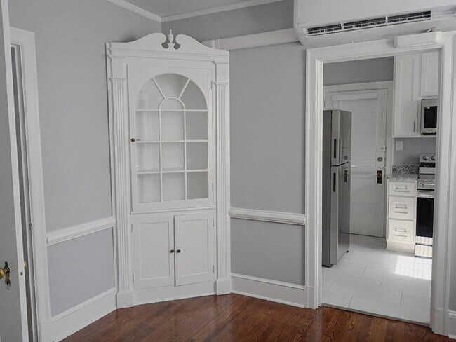 Building Photo - 423 Chestnut St