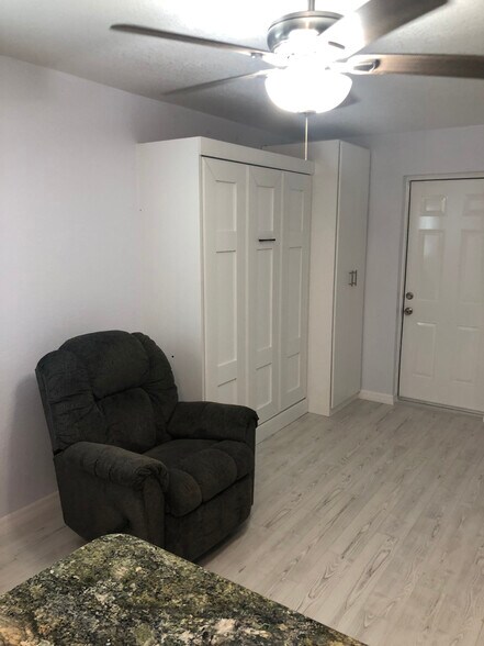 Building Photo - 2020 Lee Dr