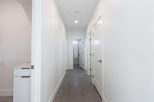 Building Photo - 416 Rosa Parks Rd