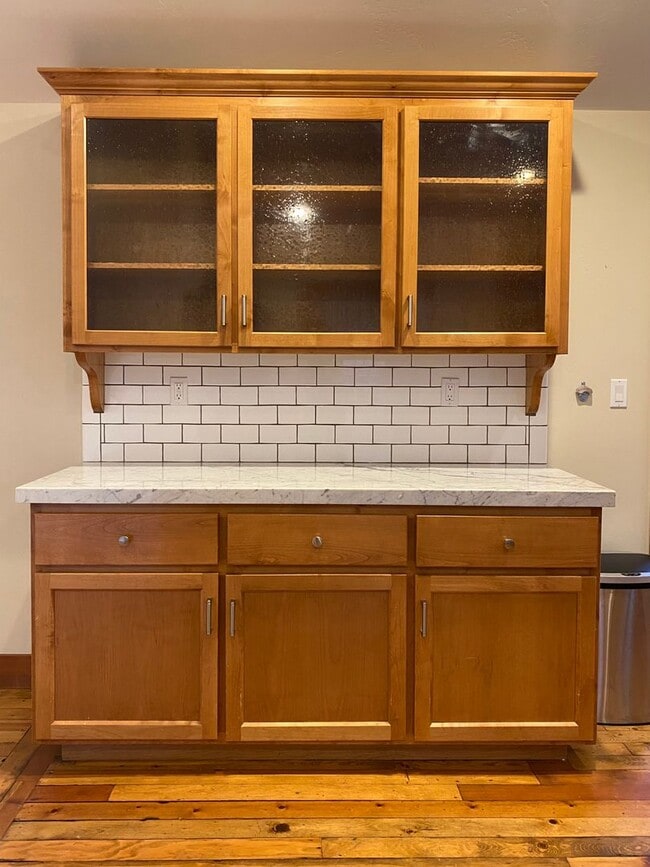 Building Photo - *Unfurnished* Charming, updated and walkable west side 3 BR + den/office