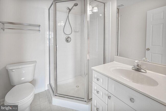 Building Photo - 2484 Angeline Dr