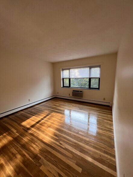 Building Photo - 288 Grove St