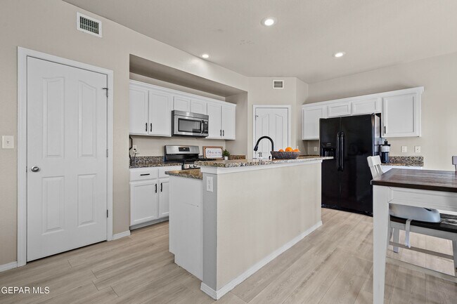 Building Photo - 13514 Bradford St