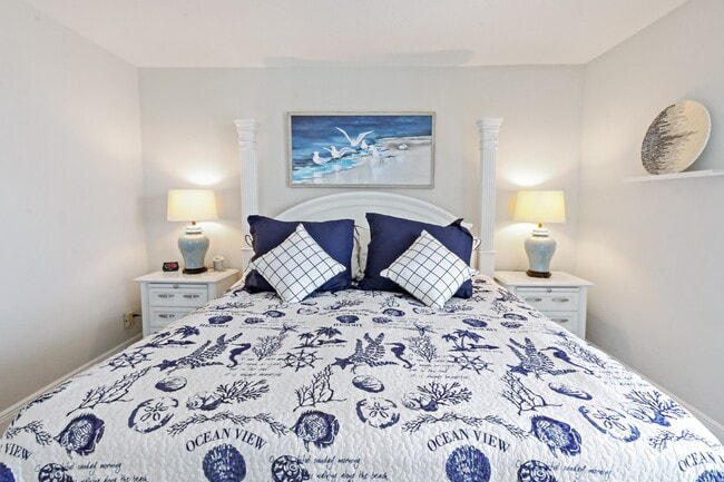 Building Photo - 3554 Ocean Dr